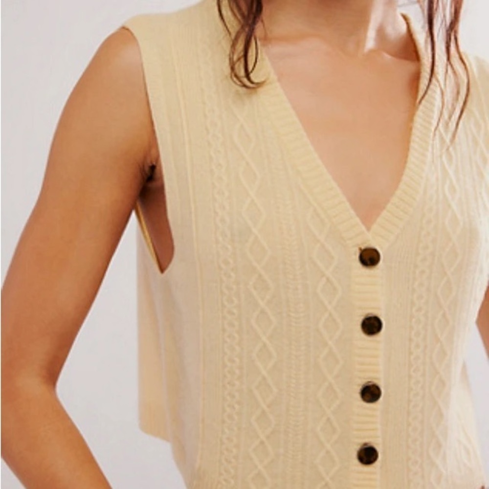 Free People Beatrice New Cashmere Lg,Med Cable Knit Sweater Vest - Cream